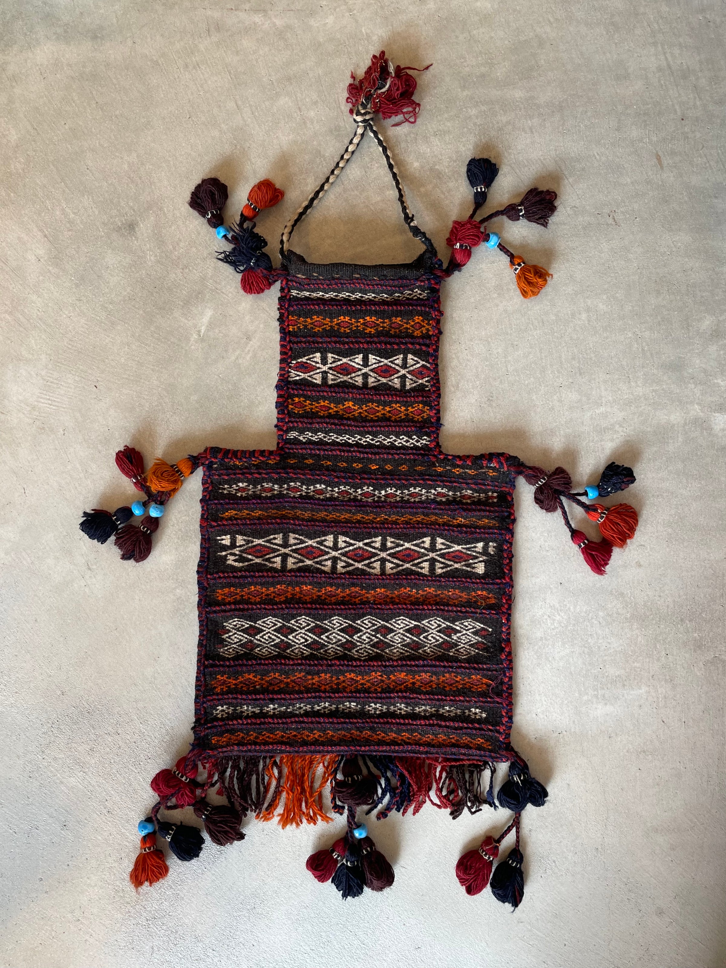 上質な手織り絨毯と手仕事のファブリック/手織り絨毯デザイナーが運営